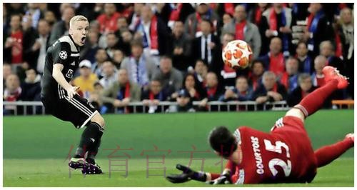 荷兰媒体:皇马方面拖拖拉拉 曼联想截胡范德贝克